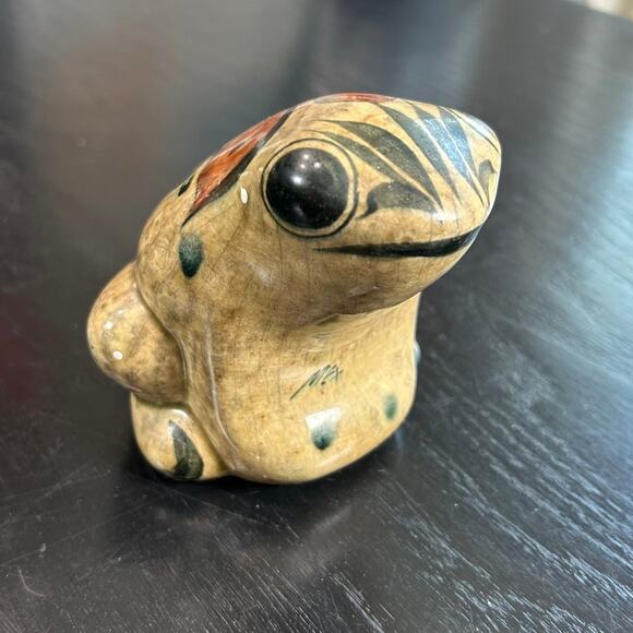 Vtg Pottery Mini Table Top Frog Figurine- Painted - Made in Mexico- some wear - Picture 4 of 6
